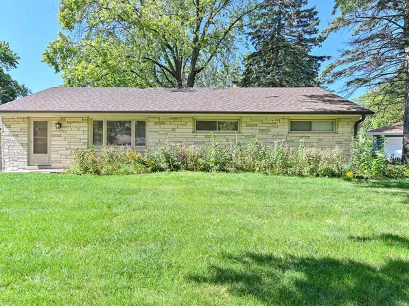 6877 North Seville AVENUE, Glendale, WI 53209