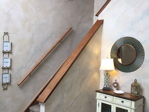 Entry staircase w/ landing