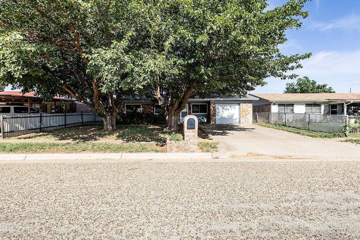 3 bed, 2.0 bath, 1125 sqft, $1,200 — Photo 1