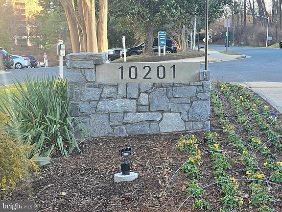 2nd image of 10201 Grosvenor Pl APT 527