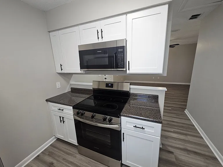 1510 Arthur Ave — Photo 6