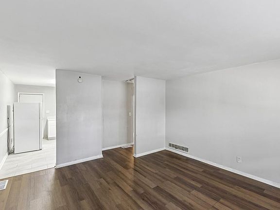 5th image of 61 Pine St NE