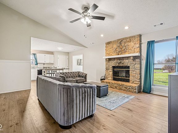 3rd image of 7528 Gunyon Dr