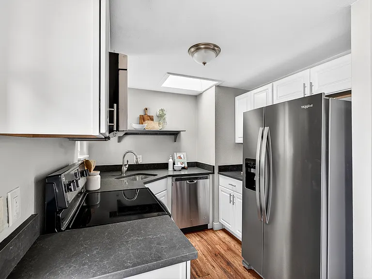 5246 Pierce St — Photo 12