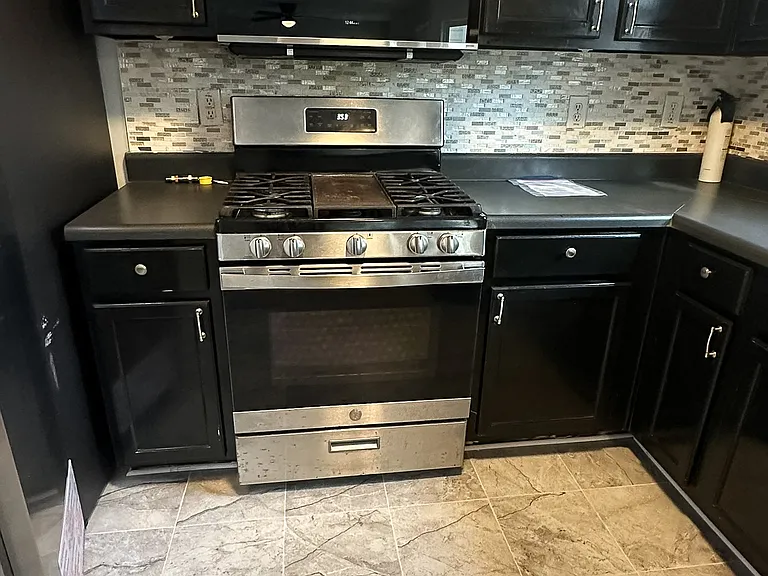 137 Edison Dr — Photo 4