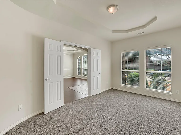 10438 Coach House Ln — Photo 8