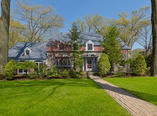 33 Silver Birch Dr, New Rochelle, NY 10804