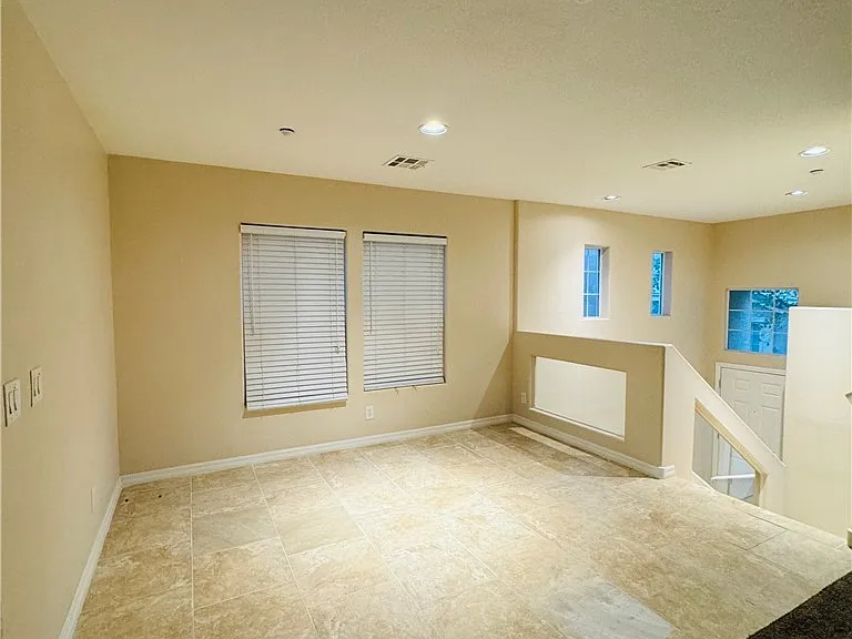 9160 Dimpled Ct — Photo 4