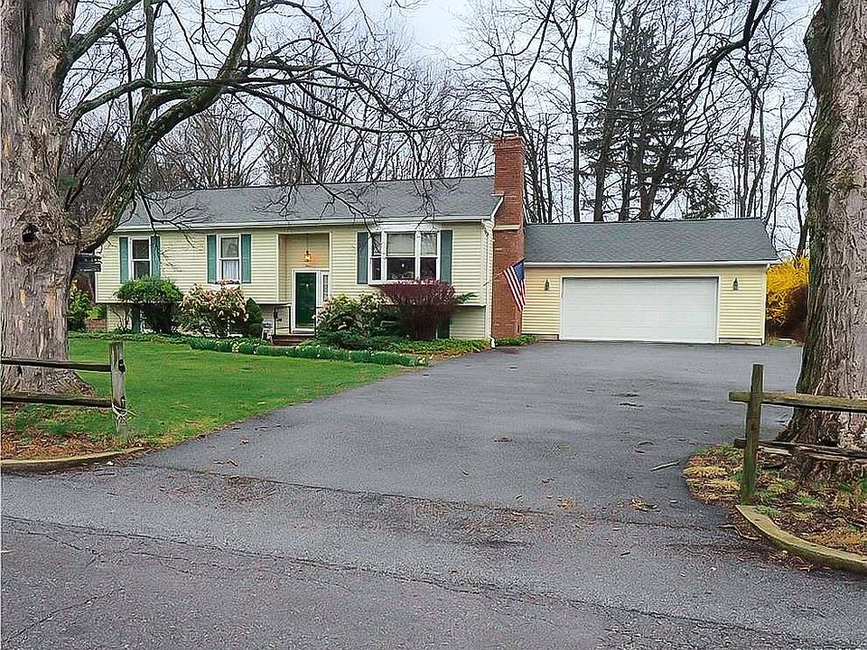 1st image of 4 Woodside Dr