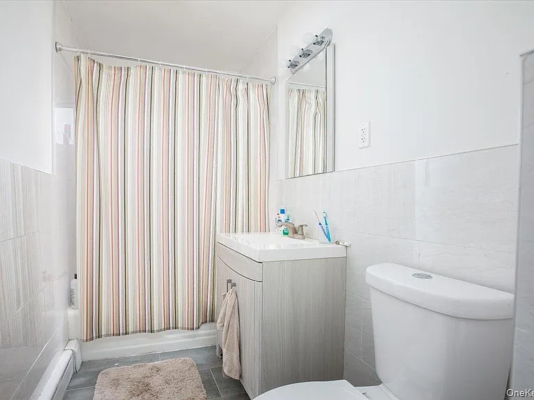 525 E Beech St #1 — Photo 15