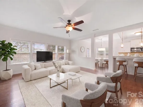 7031 Friar Tuck Ln, Charlotte, NC 28227