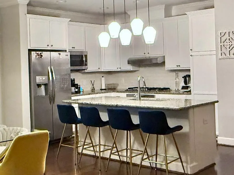 3 bed, 2.5 bath, 2046 sqft, $3,100 — Photo 4