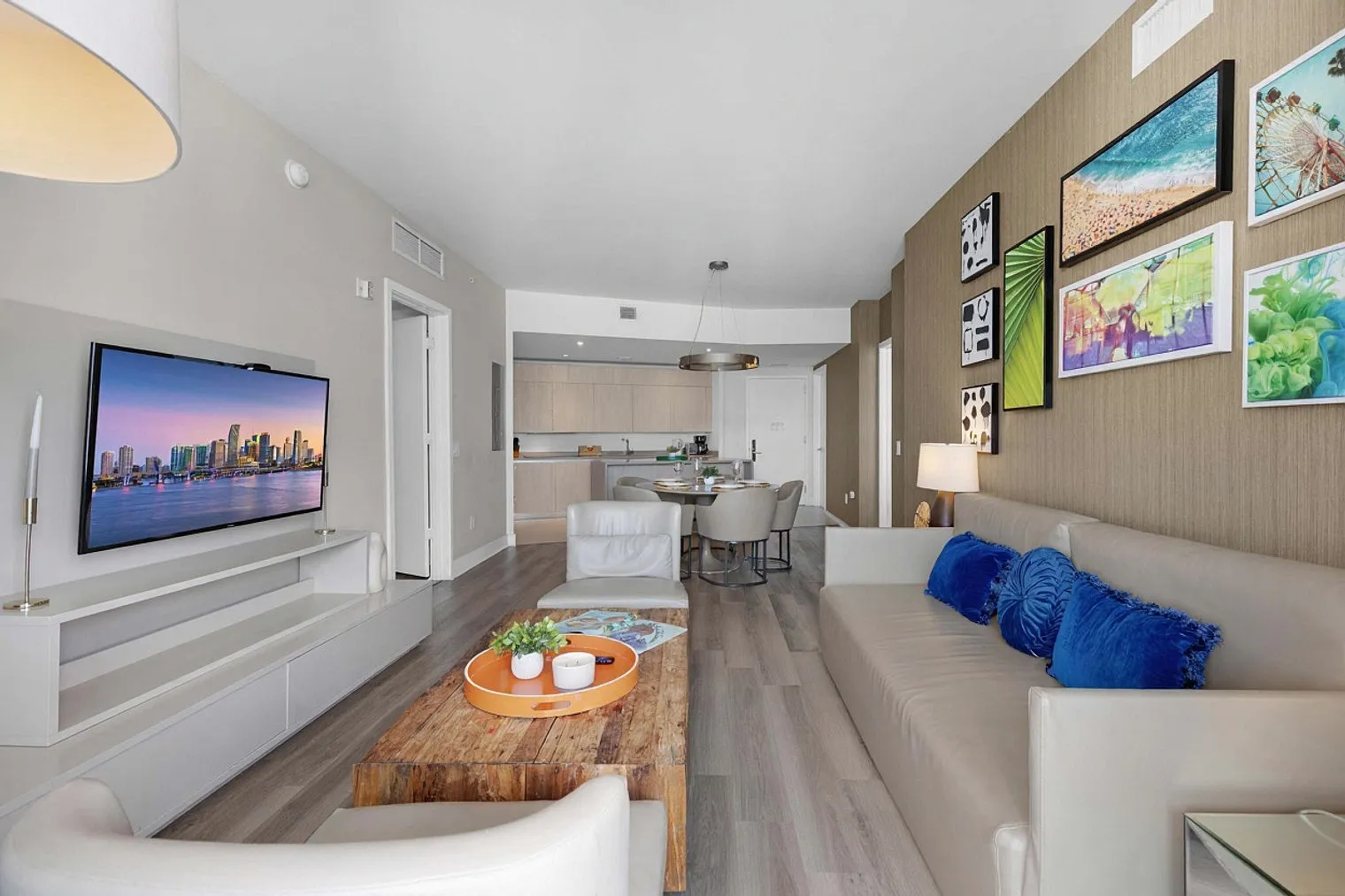 2 bed, 2.0 bath, 1097 sqft, $4,869 — Photo 3