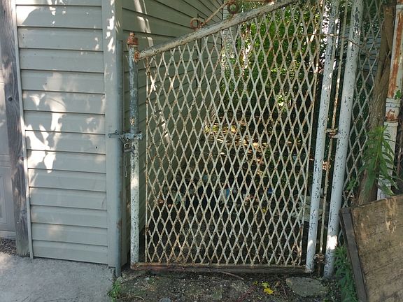 3rd image of 8208 S South Shore Dr