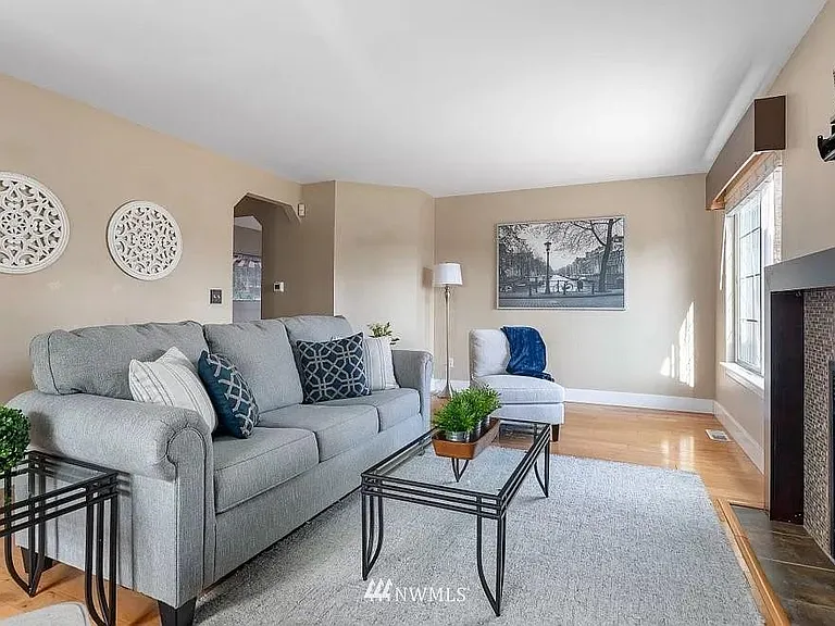910 SW Regency Dr — Photo 6
