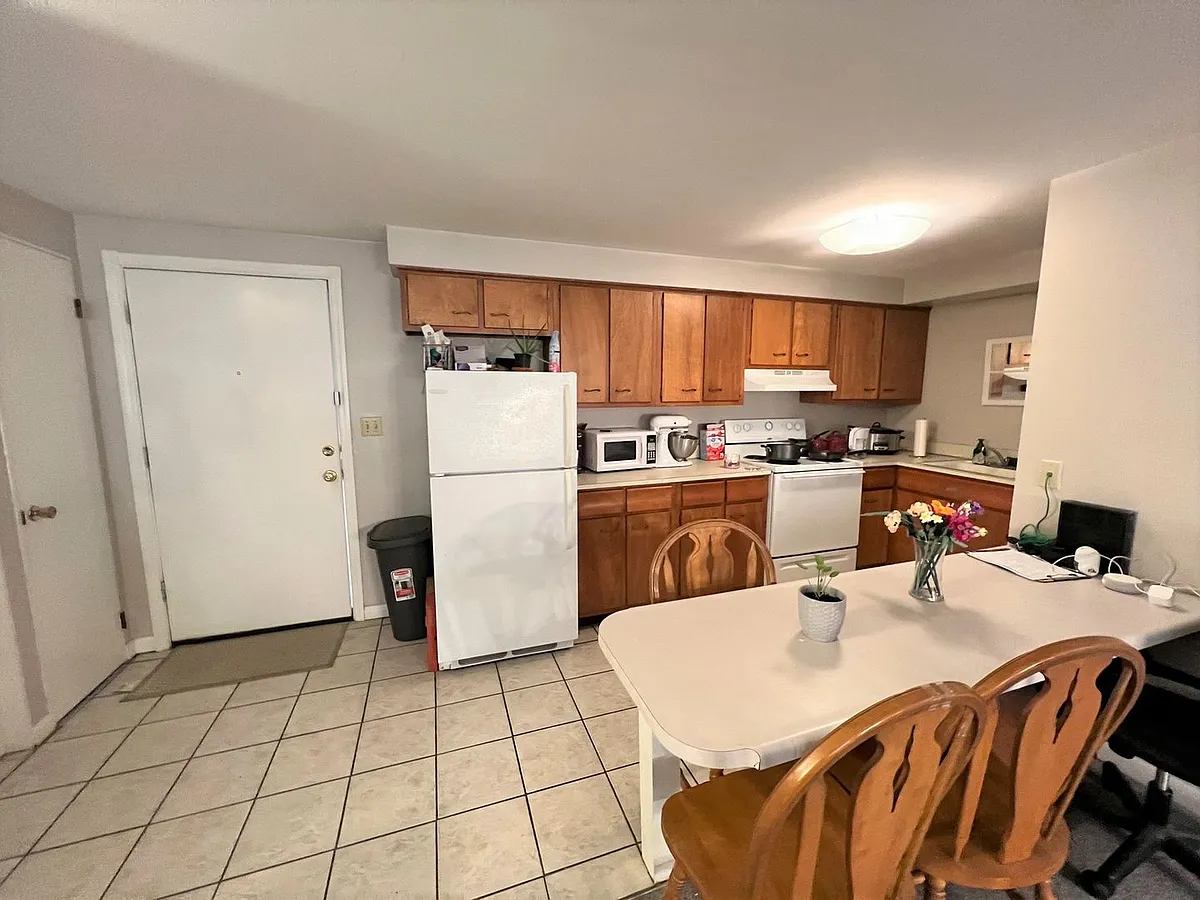 Building Photo - 1225 Claflin Rd #2