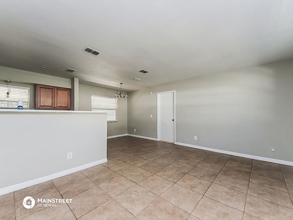 5th image of 2404 Franklin Dr