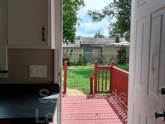 5th image of 236 Wachtel Ave