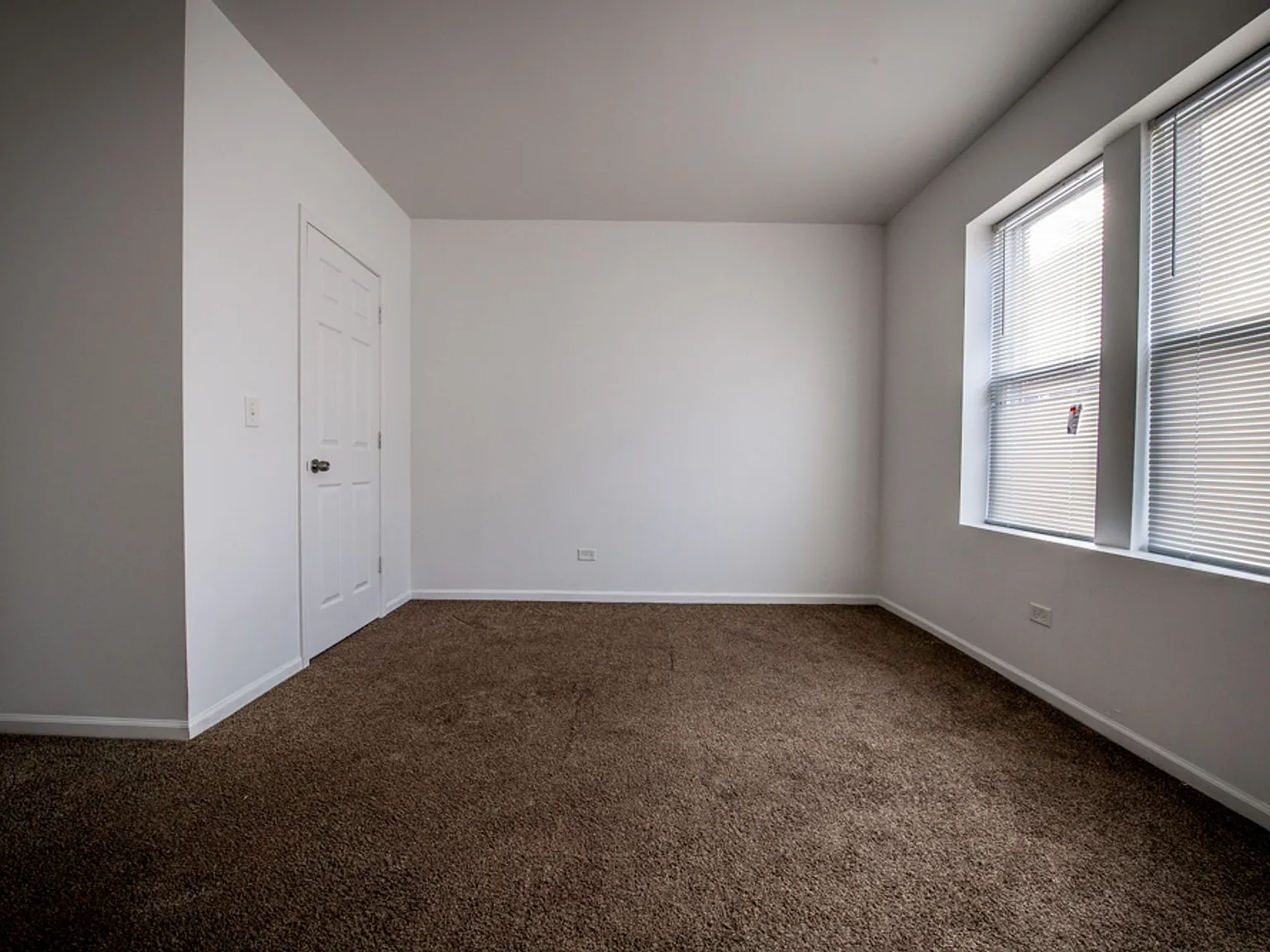 1101 N LeClaire — Photo 3