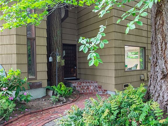 Cobbled entrance to the house, 