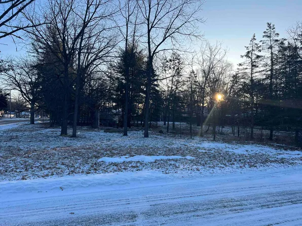 132 N College St, Adams, WI 53910