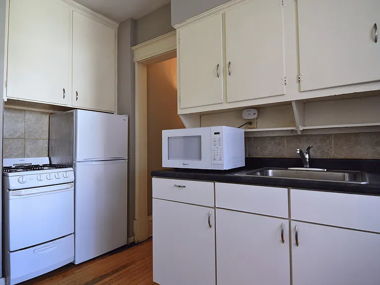 216 W Gilman St #3 — Photo 5