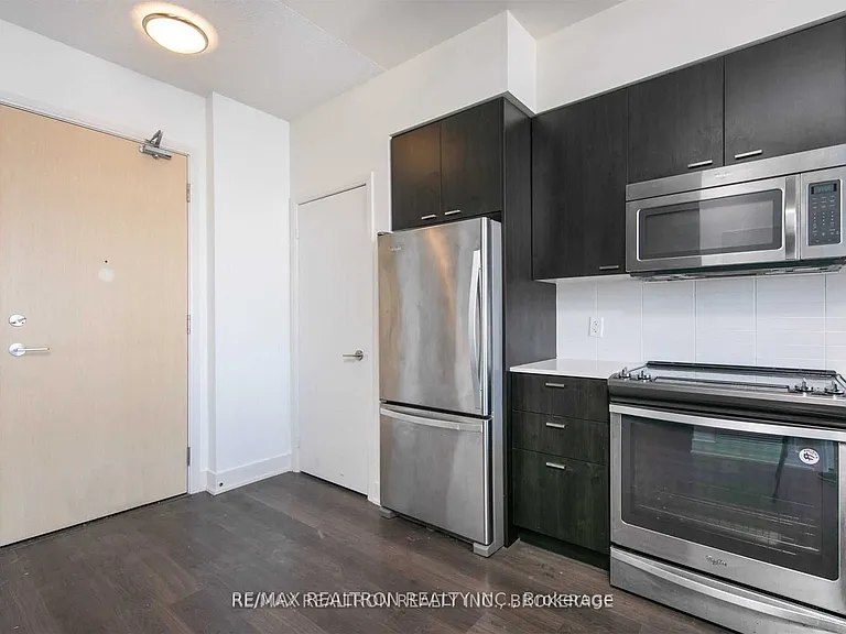 30 Roehampton Ave #1606 — Photo 2