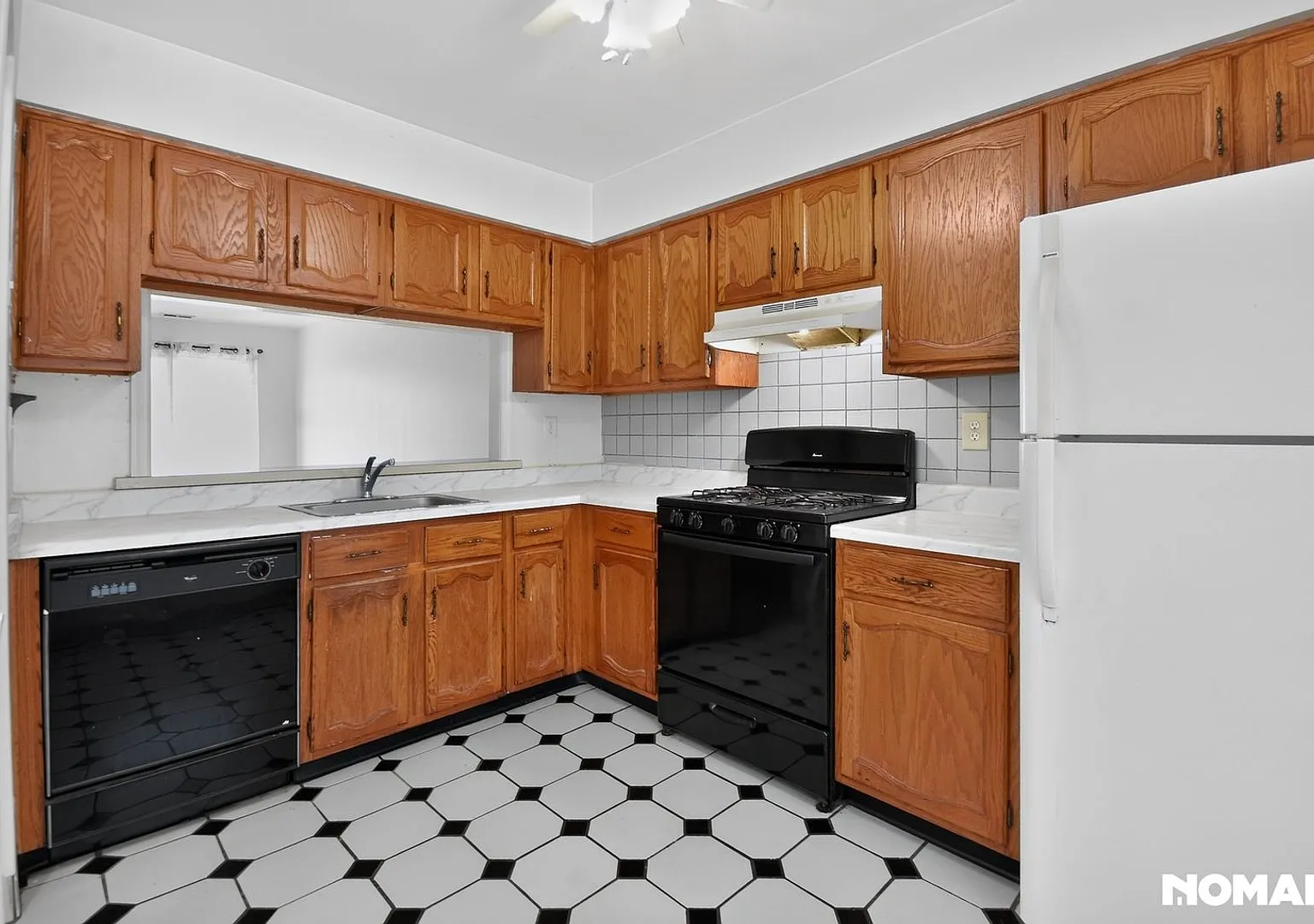 Charming 2BR Condo in Iselin — Photo 2