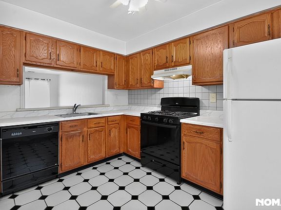 2nd image of 404 Woodbridge Common Way