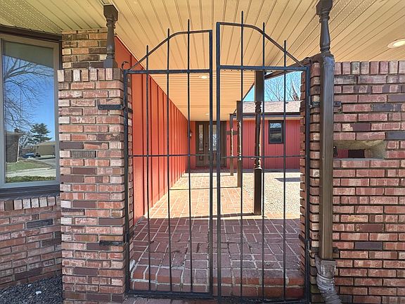 3rd image of 210 S Small Ave