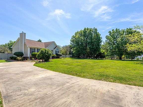 3rd image of 6124 Southwind Dr