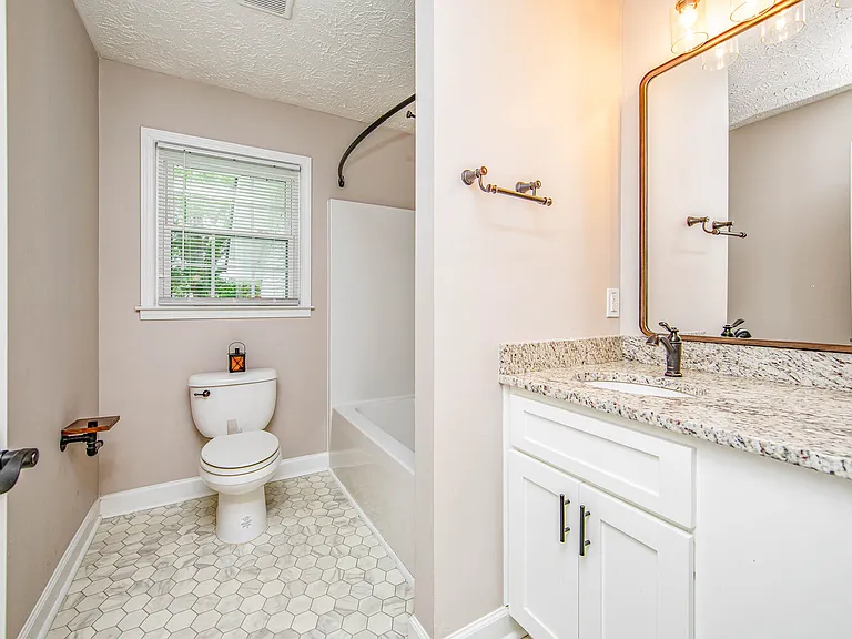 2117 Lombardy Dr — Photo 6