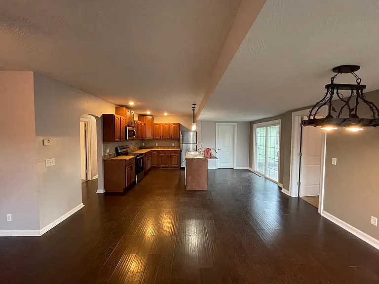 1541 S Kickapoo Ave — Photo 8