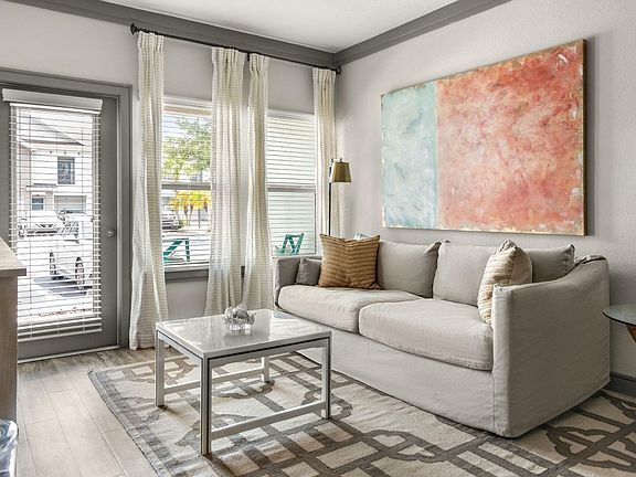 Luxe Lakewood Ranch - Living Room
