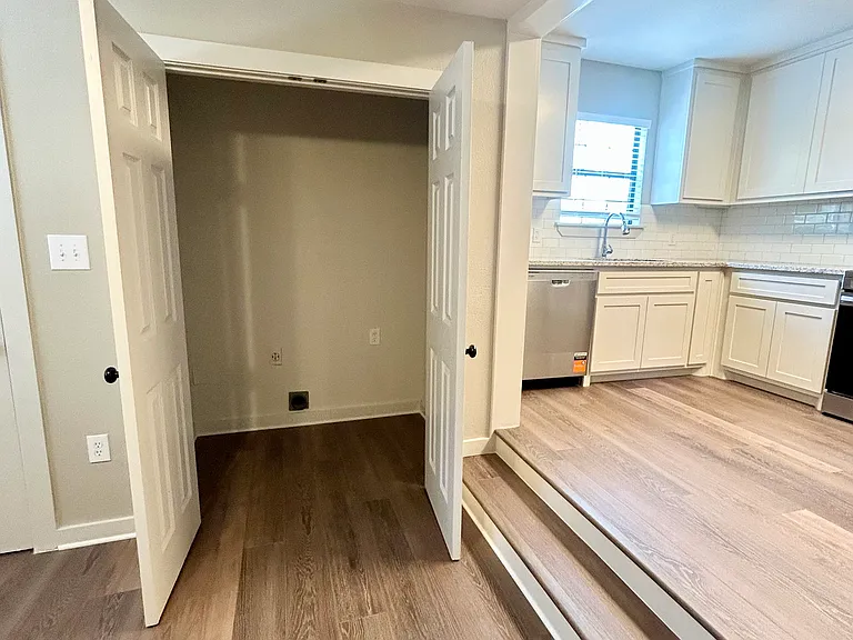 1606 N Travis St — Photo 16