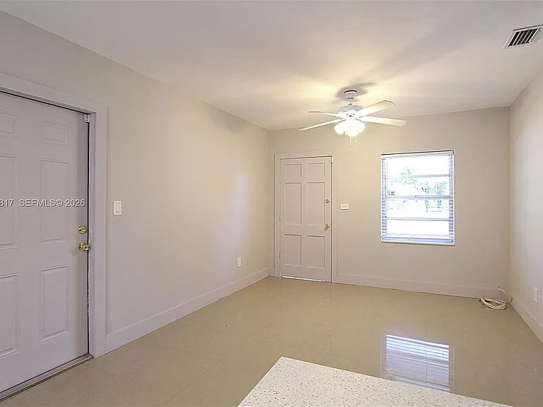14340 Graves Dr — Photo 2