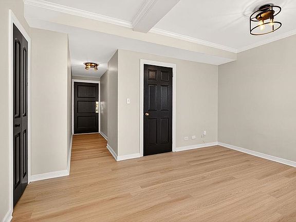 2nd image of 500 Court Sq APT 406
