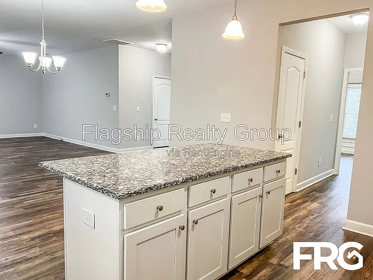 491 Fallingbrook Dr — Photo 16
