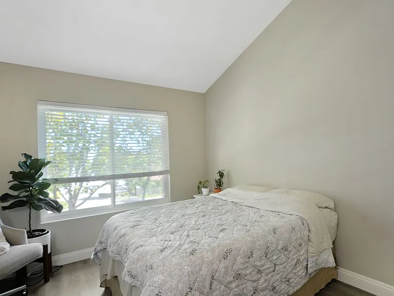 902 Creekside Dr — Photo 13