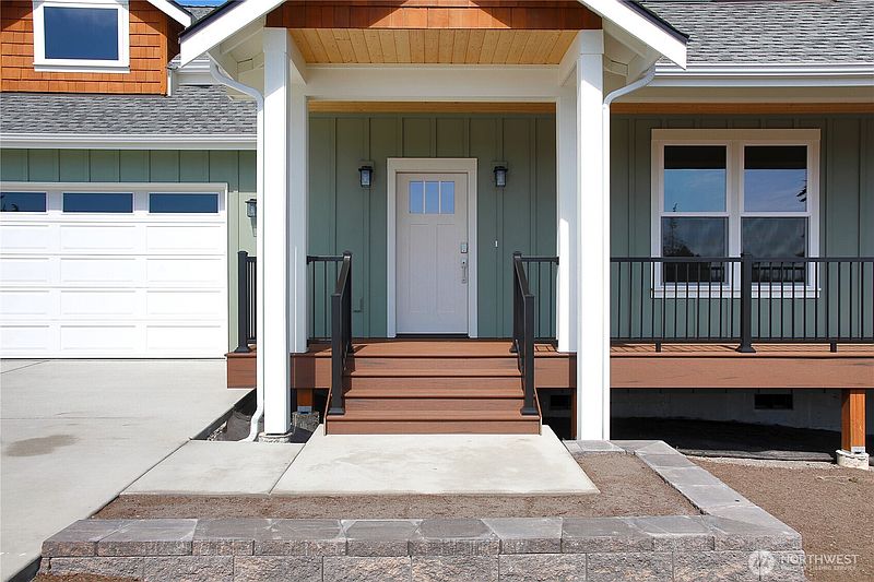 4th image of 2439 Cambridge Court