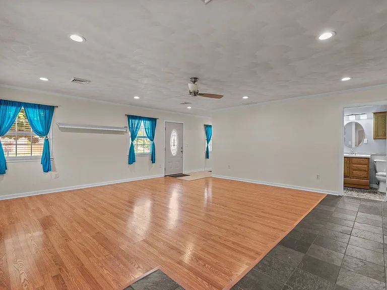 780 Meade Ln — Photo 6