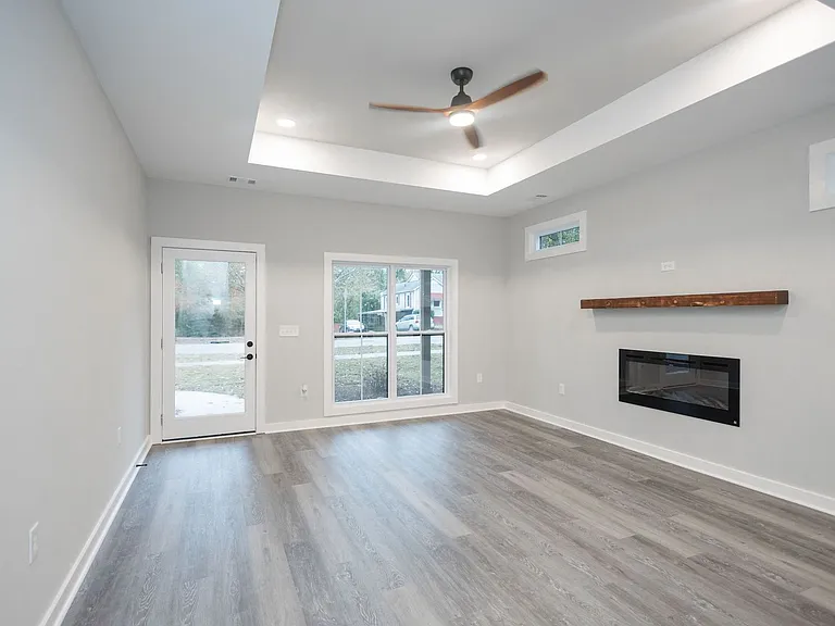 824 W Broad St — Photo 13