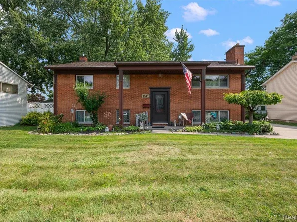 2504 Koper Dr, Sterling Heights, MI 48310