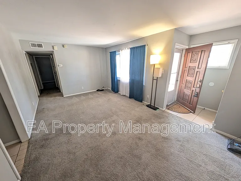 3204 La Veta Dr NE — Photo 4