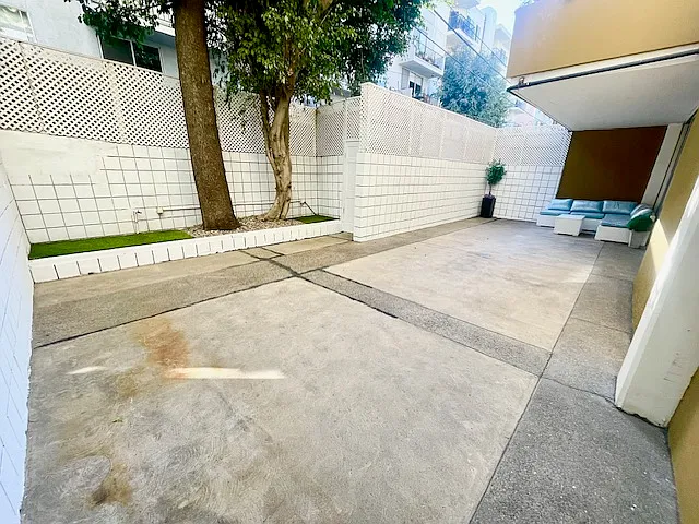 Occidental Towers Apartments — Photo 44