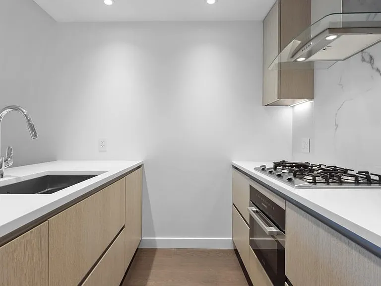 5168 Cambie St #312 — Photo 14