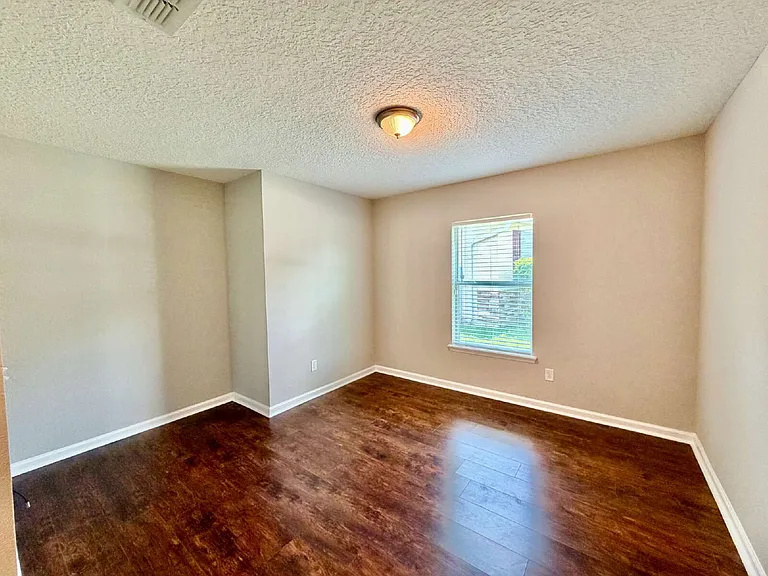 11970 Alexandra Dr — Photo 6