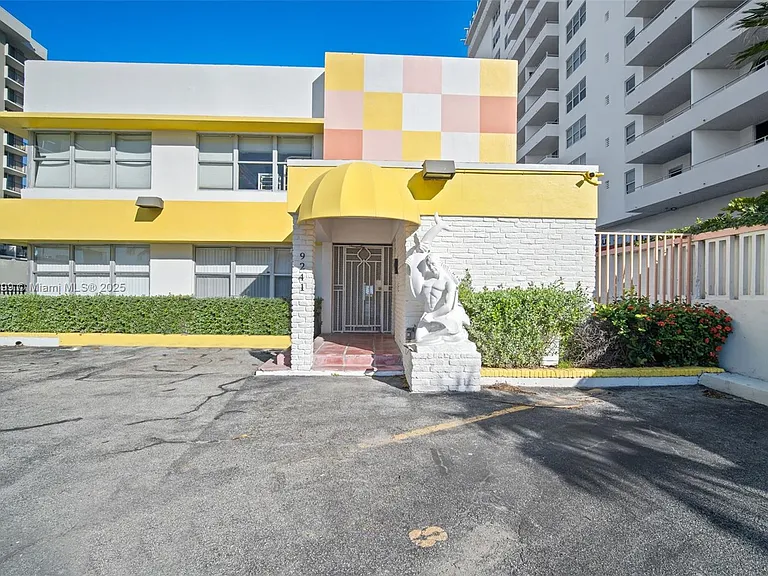 9241 Collins Ave #11 — Photo 15