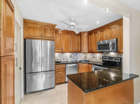 322 Pine Ridge Circle #A-2, Greenacres, FL 33463
