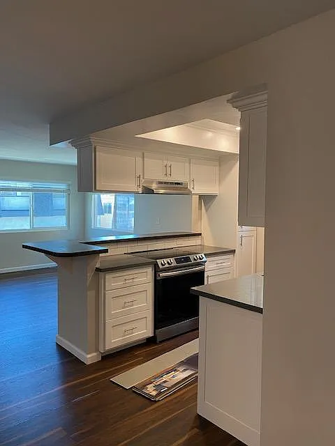 2 bed, 1.5 bath, 1000 sqft, $4,200 — Photo 4